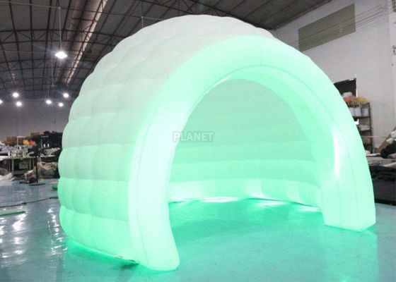 सुरंग प्रवेश के साथ रंगीन एलईडी लाइट विशालकाय Inflatable Igloo डोम तम्बू
