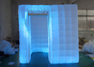 2.5 एम एलईडी Inflatable फोटो बूथ एक दरवाजा रंग बदलने प्रकाश के साथ
